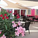 Отель Saint Germain Пезенас